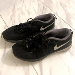 Size 9 Nike black running shoes
